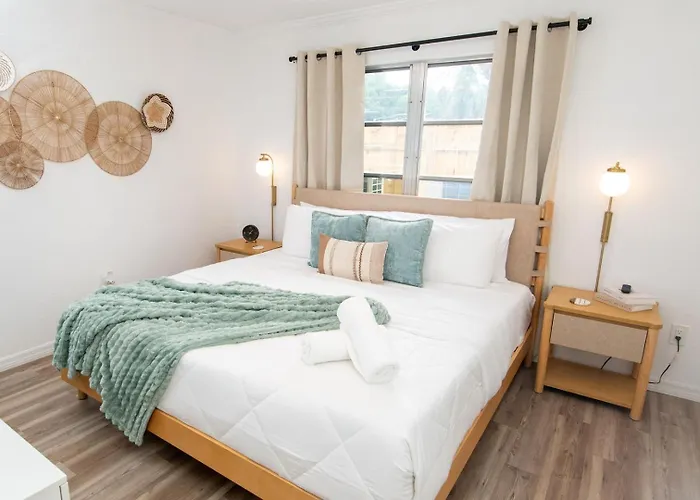 Gulf Coast Escape • Grill + Cornhole • Workspace Apartment