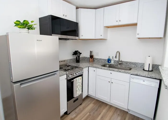 Gulf Coast Escape • Grill + Cornhole • Workspace Apartment