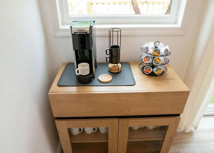 Gulf Coast Escape • Grill + Cornhole • Workspace Apartment