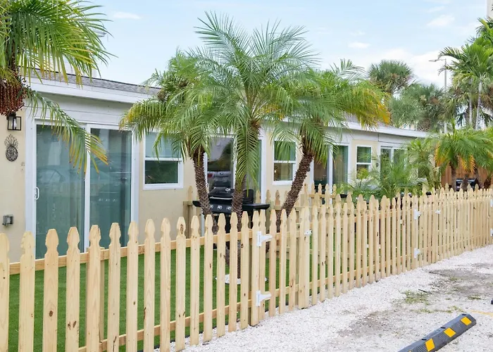 Apartment Gulf Coast Escape • Grill + Cornhole • Workspace Clearwater Beach