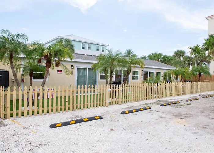 Gulf Coast Escape • Grill + Cornhole • Workspace *