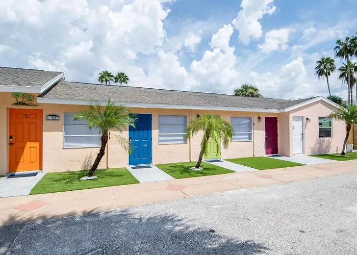 Apartment Gulf Coast Escape • Grill + Cornhole • Workspace